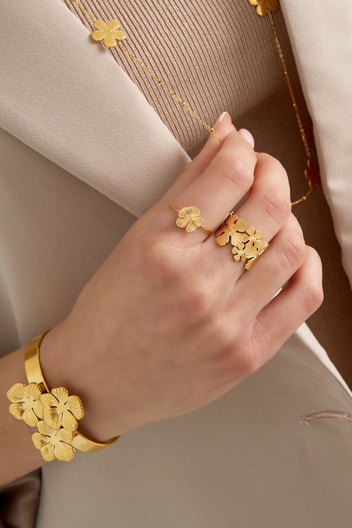 ring with cute flower